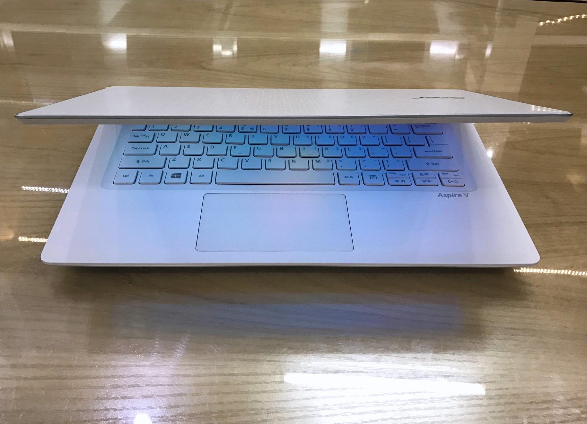 Laptop Acer Aspire V3-371 Core i3-6.jpg